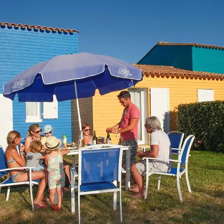 Feriehus Colorful Semi-detached House, Just 300m Away From The Le Château-dʼOléron