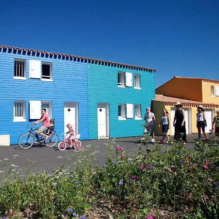 Colorful Semi-detached House, Just 300m Away From The *