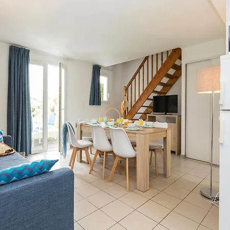 Feriehus Colorful Semi-detached House, Just 300m Away From The