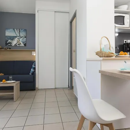 Colorful Semi-detached House, Just 300m Away From The